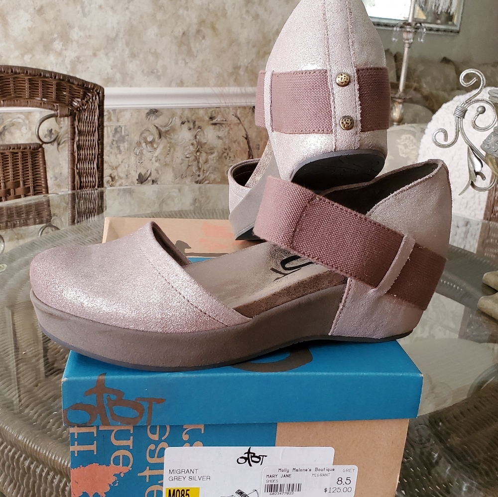OTBT migrant grey silver shoes